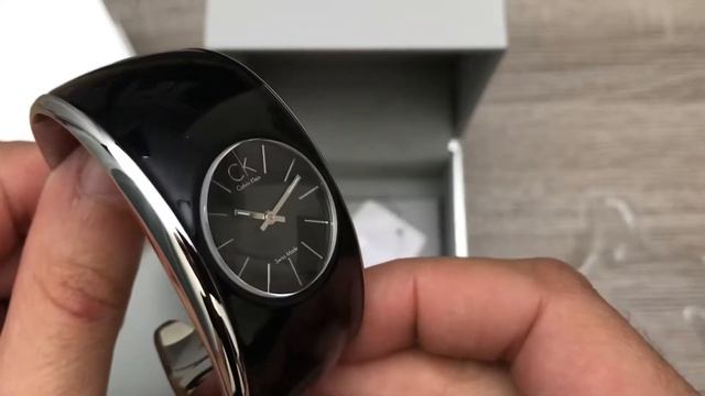 Calvin Klein Gloss Black Dial Cuff Ladies Watch K6093101 (Unboxing) @UnboxWatches смотреть онлайн
