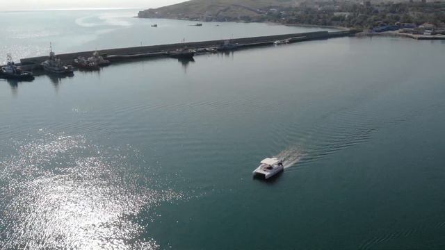 Тренировочные выходы в море участников проекта Паруса памяти Черного моря 2021 в городе Феодосия. смотреть онлайн