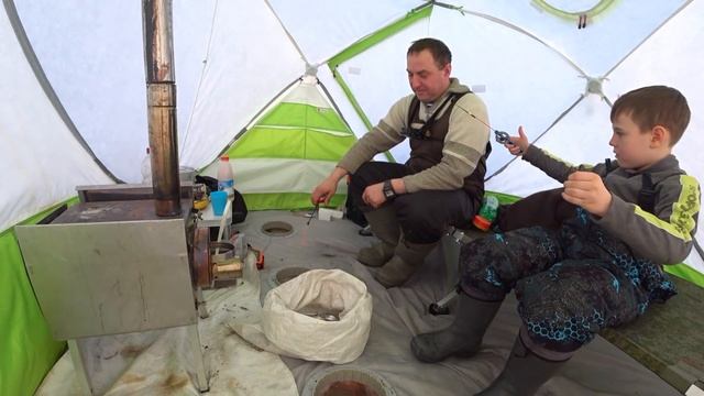 Рыбалка с Сыном! Тест Палатки Лотос Куб 4 Компакт Термо Лонг в деле! Вторая часть! смотреть онлайн