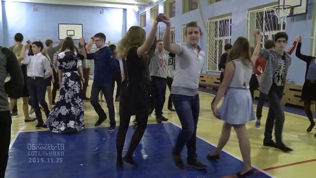 В школах города начала подготовка к новогоднему балу. смотреть онлайн