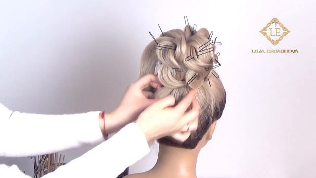 Свадебная прическа.Прическа на длинные волосы.Пучок смотреть онлайн
