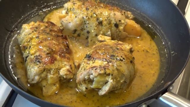 Куриные рулеты в беконе с сыром Фета и консервированными персиками. смотреть онлайн