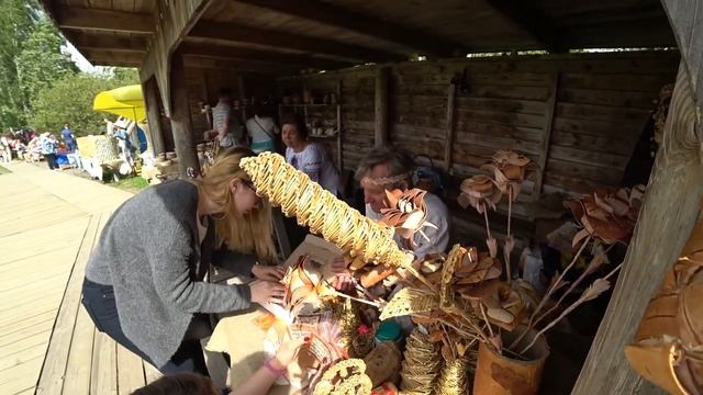 Троица в Суздале! Народные гулянья и суздальские ремесленники в музее деревянного зодчества. смотреть онлайн