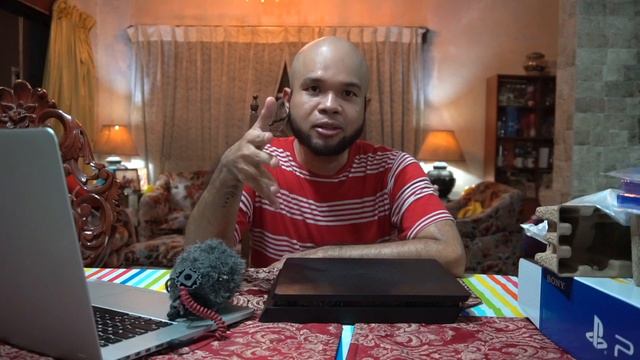 BUYING A PLAYSTATION 4 IN 2020 -  IS IT WORTH IT? (MEGAPACK BUNDLE UNBOXING)