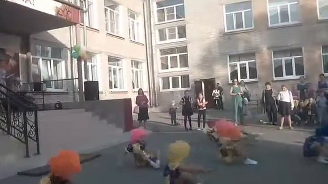 Праздник возле 1 школы смотреть онлайн