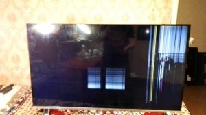 Дети игрушкой треснули экран телевизора LG 47LB675V