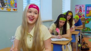 КАМПУС - НОВОГОДНЯЯ ВЕЧЕРИНКА! КТО ИСПОРТИЛ ПЛАТЬЕ АМИНЫ? ТЕННИСИСТКИ ПРОУЧИЛИ ЛП АМИНЫ!