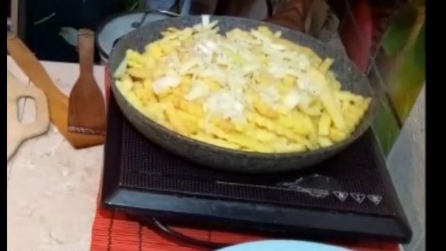 ВКУС ИЗ ДАЛЁКОГО ДЕТСТВА ЖАРЕНОЙ КАРТОШКИ СО ШКВАРКАМИ...