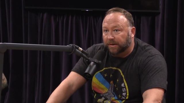 Alex Jones Interrupting Himself & Talking interdimensional Contact смотреть онлайн