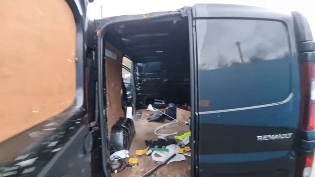 X999fms 2015 RENAULT TRAFIC SWB DIESEL SL27 ENERGY dCi 120 Sport Van смотреть онлайн