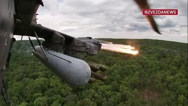 КА-52 отстреливает тепловые ловушки уходя от ракеты ЗРК Стингер.mp4 смотреть онлайн