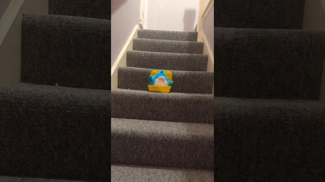 thic shark is very keen to ride down a hill in his Mercedes смотреть онлайн