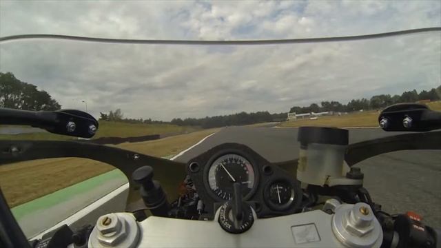 Honda CBR400RR NC 29