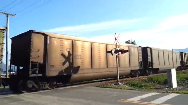 CP 8643 & 9824 w/ a coal train @ Gibson Rd смотреть онлайн