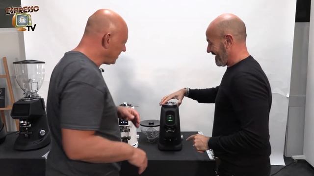 Fiorenzato grinders overview - Denis and Giulia visit Espresso TV смотреть онлайн