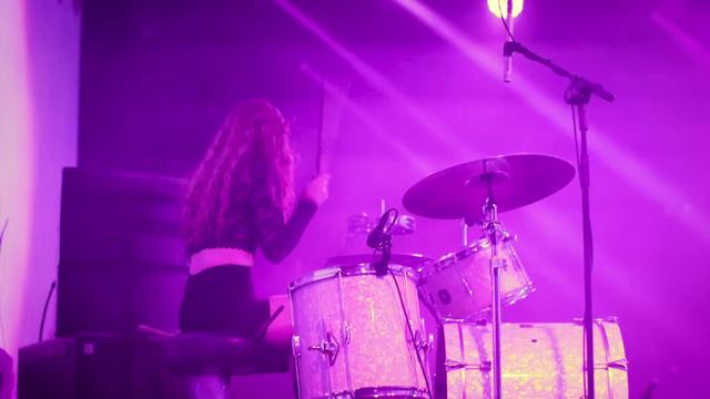 L.A. Witch "Drive Your Car" Live - Teragram Ballroom смотреть онлайн