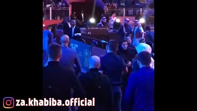 Хабиба Нурмагомедова встречают как почетного гостя на вечере бокса | Энтони Джошуа - Энди Руиса смотреть онлайн