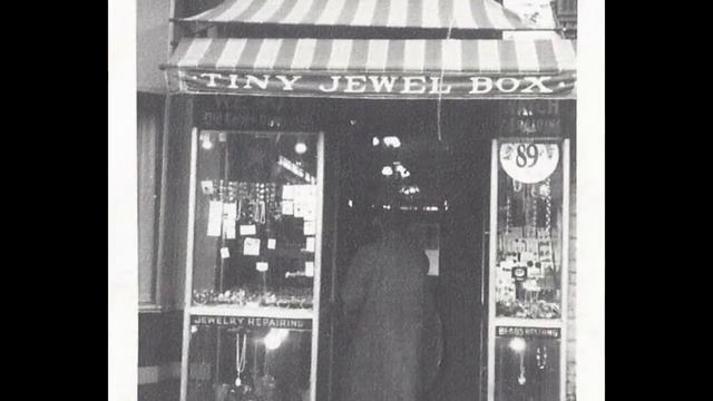 Tiny Jewel Box | Human Spirit Award смотреть онлайн