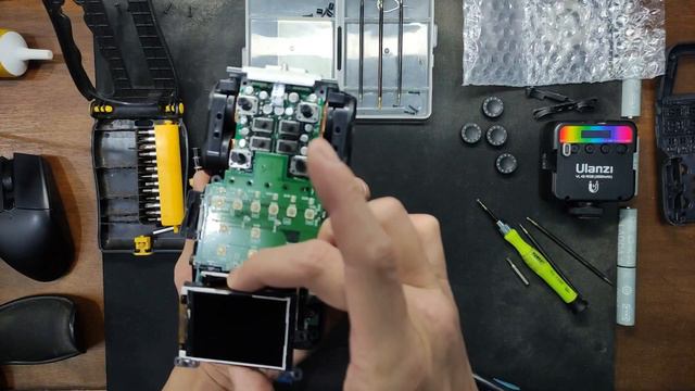 ZOOM H6 LCD Repair/Replace смотреть онлайн