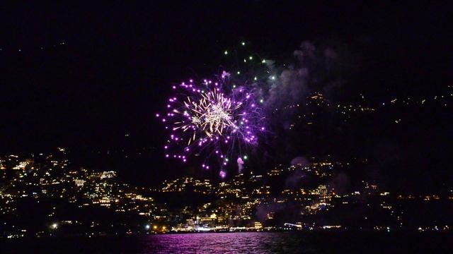 Салют в Позитано, Кампанья, Италия смотреть онлайн