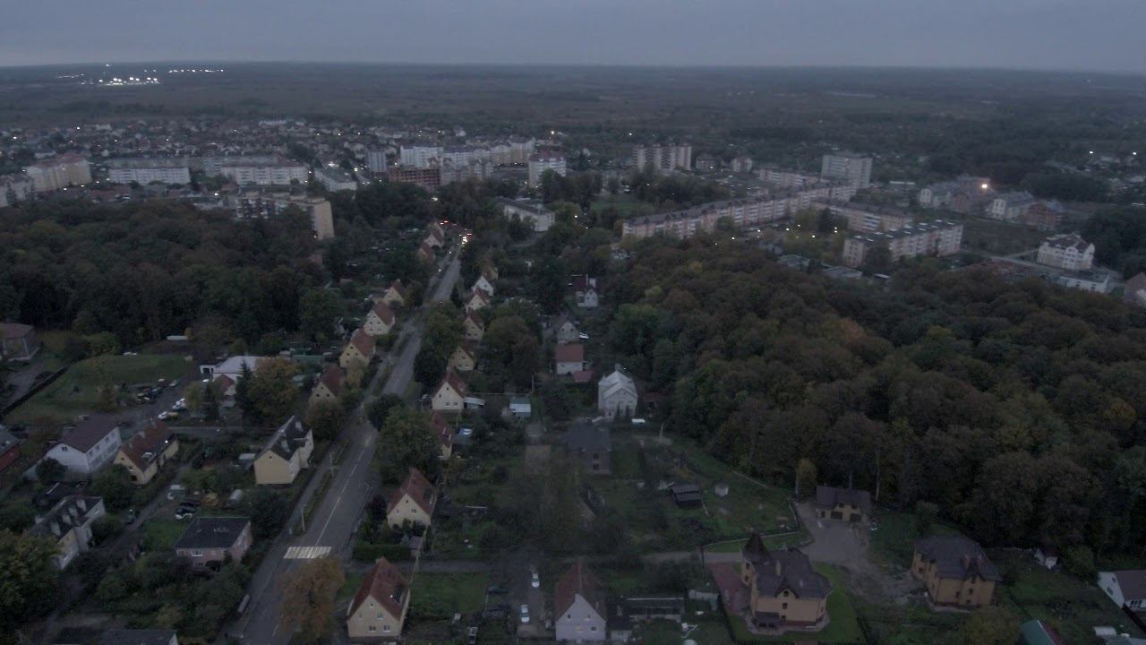Гурьевск Калининградская область, обзор центра города в вечернее время. Администрация Гурьевска смотреть онлайн