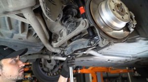 Как да сменим задна пружина за ходовата част на MERCEDES-BENZ W211 E-класа [ИНСТРУКЦИЯ AUTODOC]