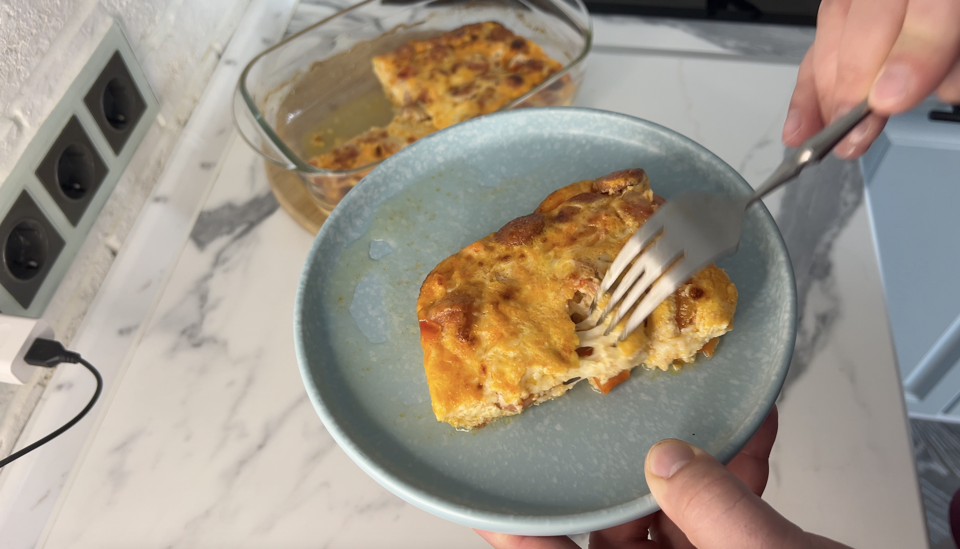 Омлен с сосисками и овощами смотреть онлайн