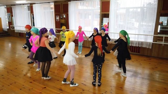 "Танец гномов" танцы для детей развлекательная смотреть онлайн