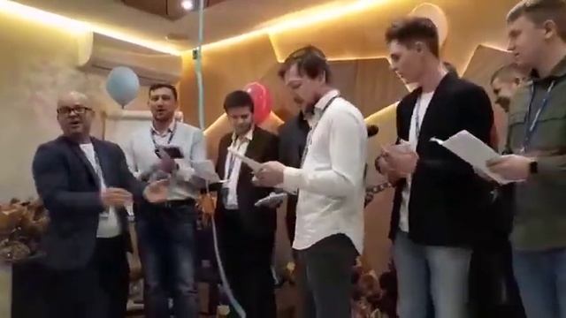 Мужчины агентства недвижимости «Анапа-партнёр» поздравляют милых дам с 8 марта! смотреть онлайн