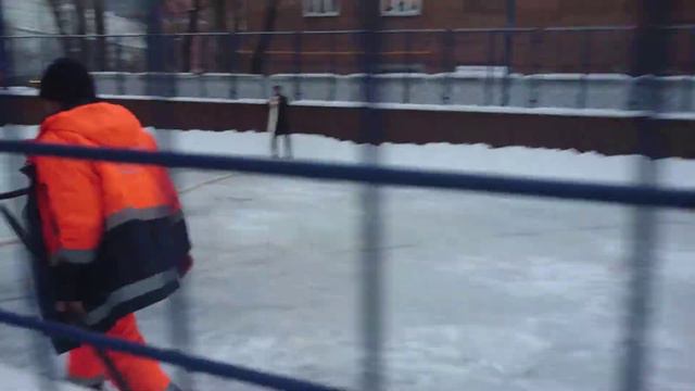 Учитесь заливать каток!(3) смотреть онлайн