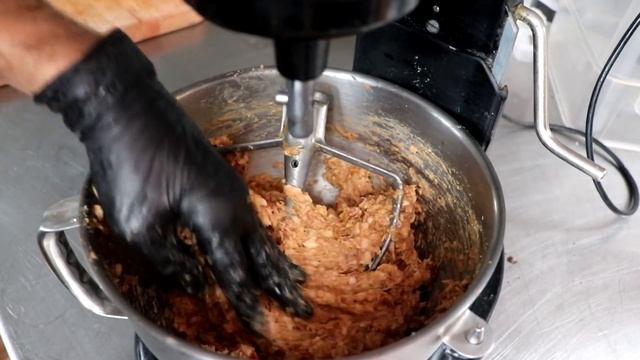 Celebrate Sausage S02E10 - Grilled Pineapple Smoked Sausage смотреть онлайн