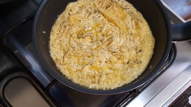 ЗАПЕЧЕННЫЙ КАРТОФЕЛЬ И СЫРНЫЙ СОУС смотреть онлайн