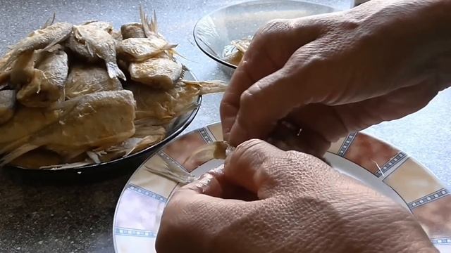 Рыба тушеная с морковью, луком и помидорами смотреть онлайн