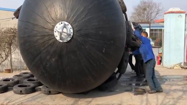 2.5*4m ISO Inspection Standard Hydro Pneumatic Yokohama Rubber Fender With Black Tyres смотреть онлайн