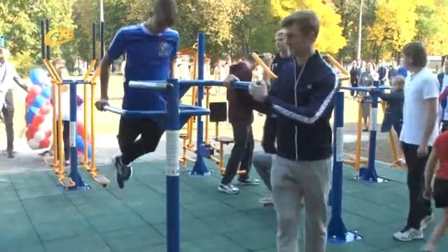 В 7 ШКОЛЕ ПОСТАВИЛИ УЛИЧНЫЕ ТРЕНАЖЕРЫ