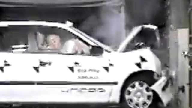 Vehicule Crash Test 1999 - 2005 Nissan B15 Sunny Full Frontal) JNCAP-Extreme смотреть онлайн