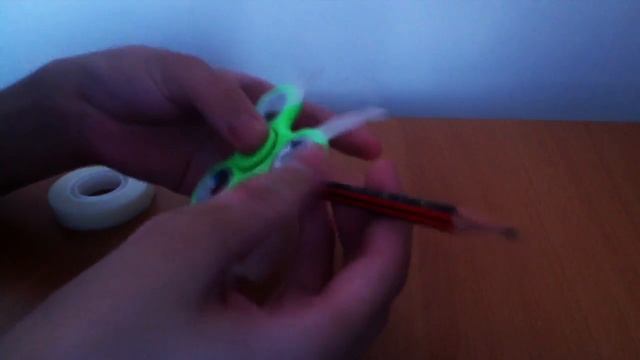 HOW TO WEAPONIZE FIDGET SPINNERS! смотреть онлайн