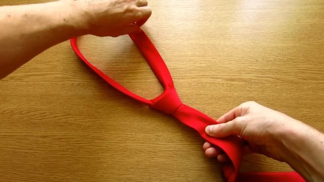 How to Tie a Tie easy way for BEGINNERS смотреть онлайн