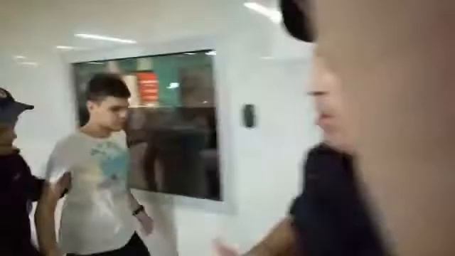 Менты наглеют!Беспричинная проверка в метро. смотреть онлайн