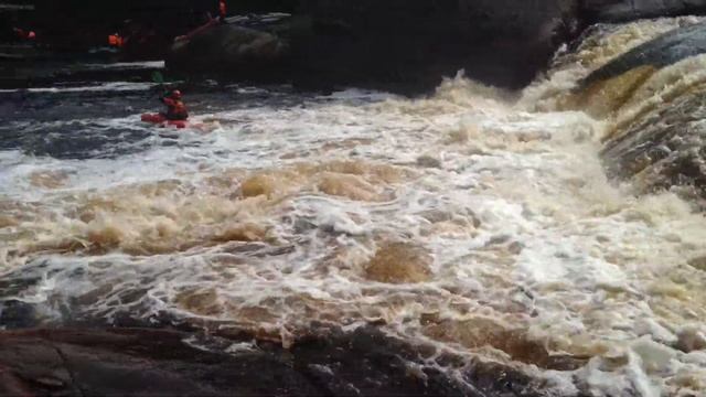 Каяк проходит порог Розовый слон. УУкса смотреть онлайн