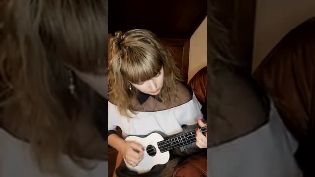 Песня Конь на укулеле смотреть онлайн