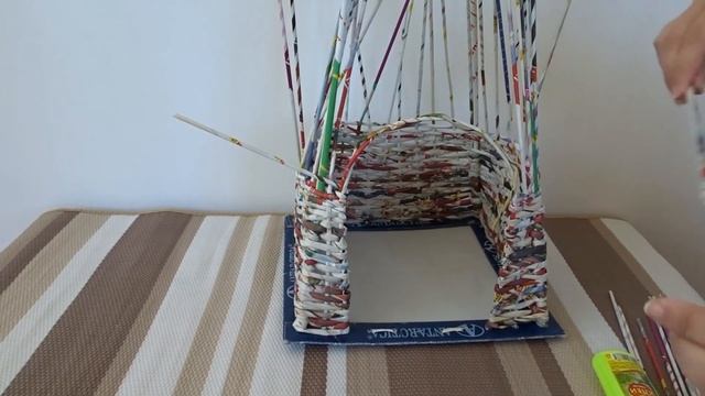 DIY: Cat house out of waste. Домик кошке своими руками из бросового материала. смотреть онлайн