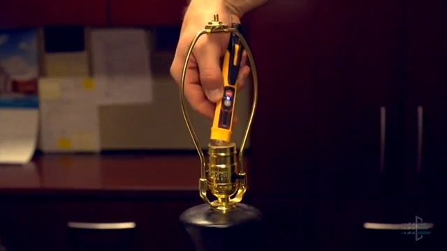 How to Use a Voltage Tester смотреть онлайн