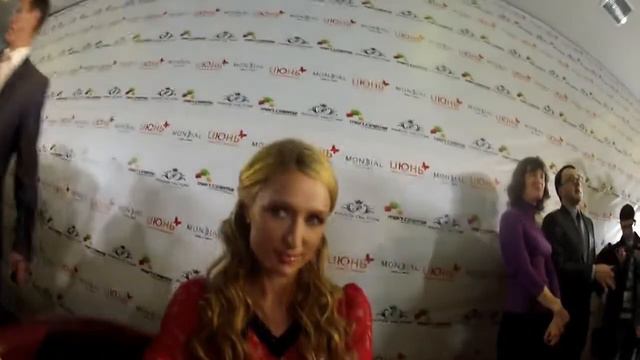 у ПЕРИС ХИЛТОН попросили сказать ТРИСТА смотреть онлайн