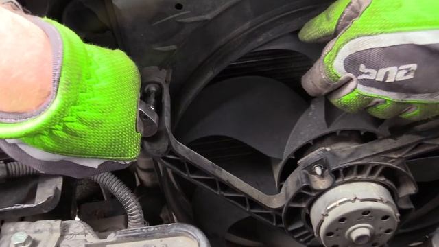 How To Remove A VW Cooling Fan ~ Salvage Yard Tips смотреть онлайн