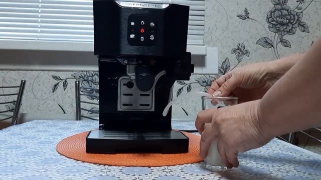 Любимая Кофеварка REDMOND RCM-1512 смотреть онлайн