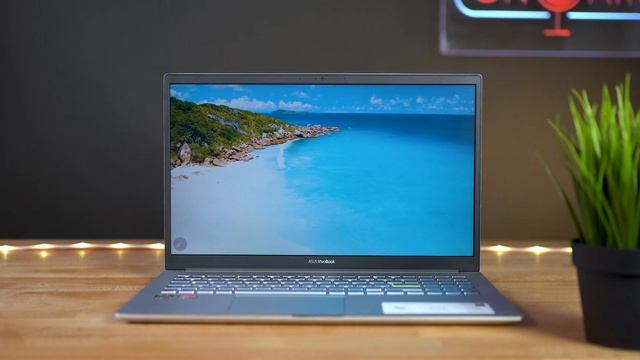 Recensione ASUS VIVOBOOK S15 2020, RIMPIAZZA il desktop di casa con un Ryzen 4000U! смотреть онлайн