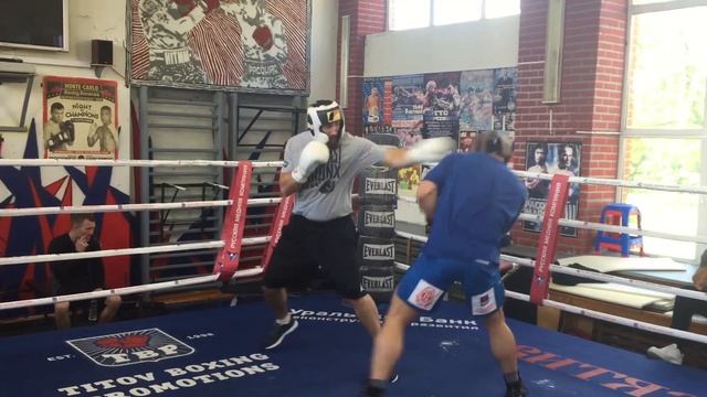 Боксерский спарринг Ивана Штыркова смотреть онлайн