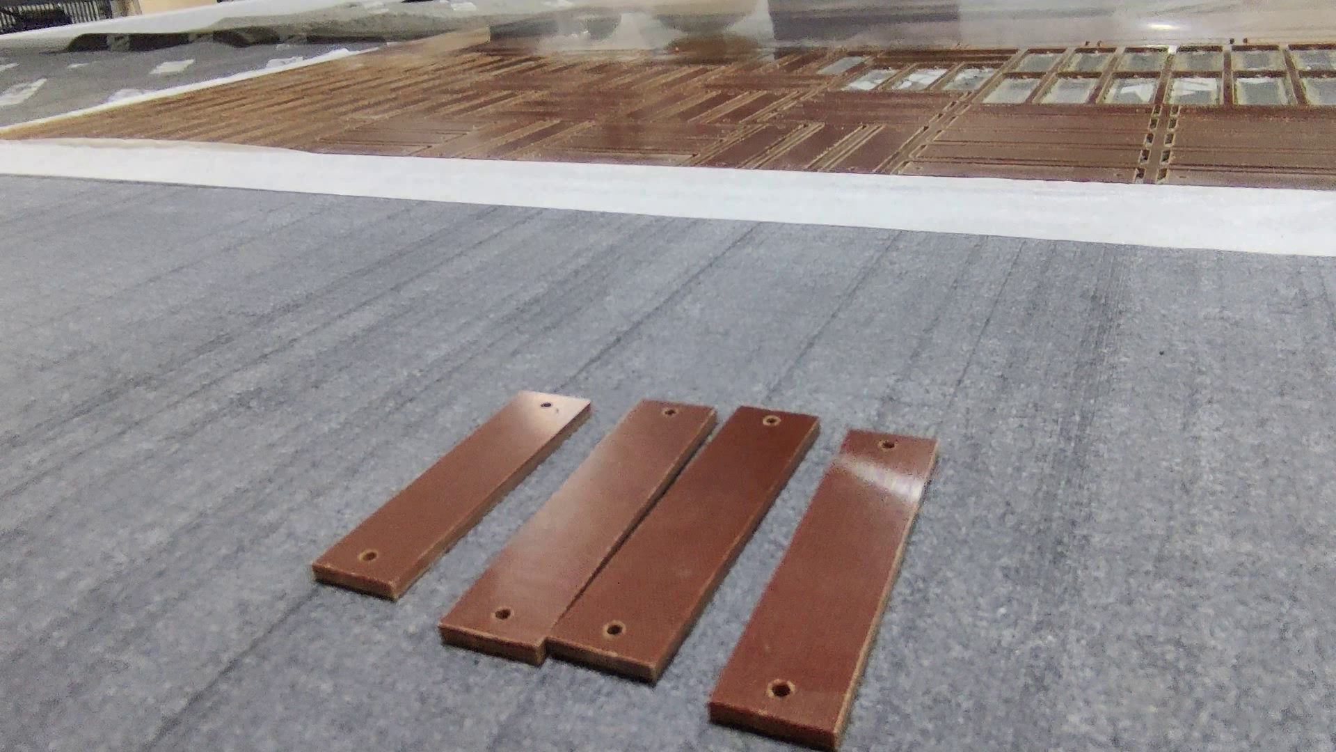 Плоттерная резка незаменимого текстолита. смотреть онлайн