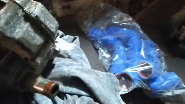 Газ 2410,ставлю силіконові патрубкі,нова помпа,ремонт генератора,фарбую шківи, частина#1. смотреть онлайн